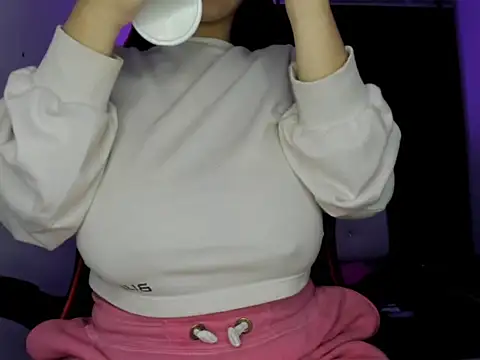 silviamilk online show from 11-25-25, 04:01