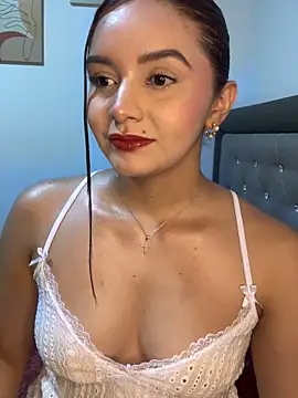 Snapshot of Melanyprada chatting on 05-12-26, 05:26 Melanyprada online show from 05-12-26, 05:26