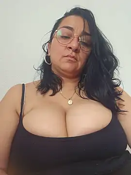 paulinaDiaz1 online show from 05-12-26, 12:57