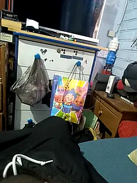 Snapshot of maxi_6969 chatting on 02-16-25, 11:49 maxi 6969 online show from 02-16-25, 11:49