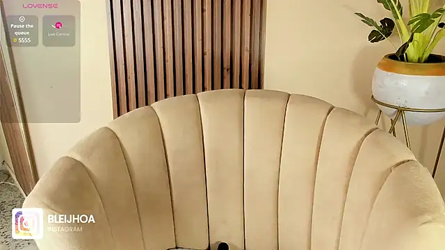 Snapshot of kenayfox chatting on 01-17-25, 05:32 kenayfox online show from 01-17-25, 05:32