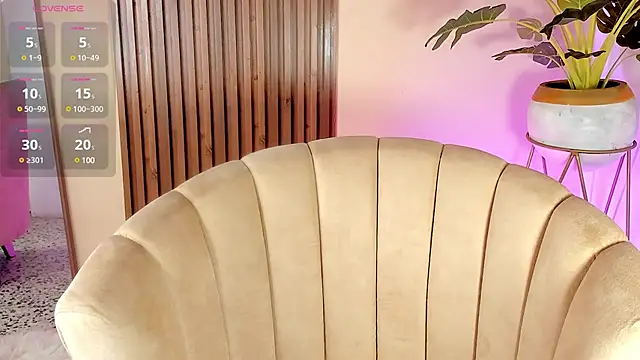 Snapshot of kenayfox chatting on 02-25-25, 05:30 kenayfox online show from 02-25-25, 05:30