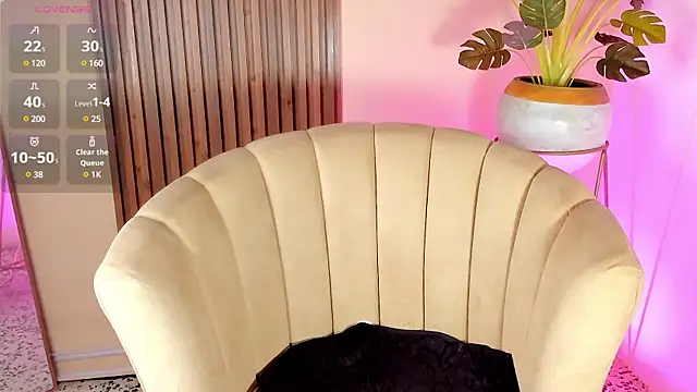 Snapshot of kenayfox chatting on 02-27-25, 04:41 kenayfox online show from 02-27-25, 04:41