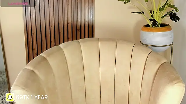 Snapshot of kenayfox chatting on 03-21-25, 05:21 kenayfox online show from 03-21-25, 05:21