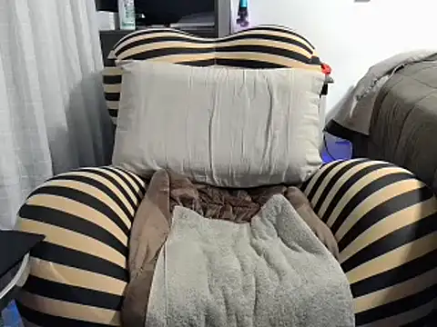 Snapshot of ChunkyMonkey007 chatting on 12-04-24, 02:04 ChunkyMonkey007 online show from 12-04-24, 02:04