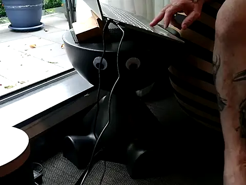 Snapshot of ChunkyMonkey007 chatting on 01-28-25, 04:29 ChunkyMonkey007 online show from 01-28-25, 04:29