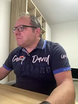 coupleLatinaLovers online show from 12-18-25, 05:57