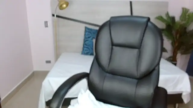 adhara cortez online show from 06-24-26, 08:52