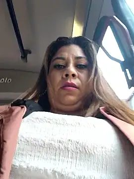 Laura-Hernandez online show from 10-25-25, 02:56