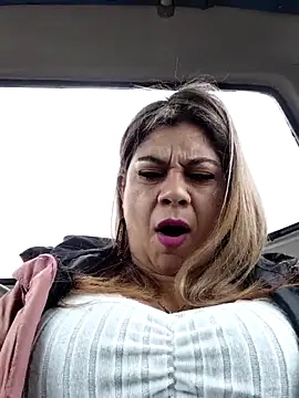 Laura-Hernandez online show from 11-25-25, 02:39