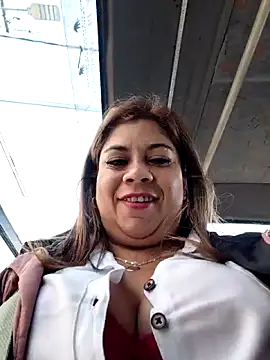 Laura-Hernandez online show from 06-12-26, 02:05