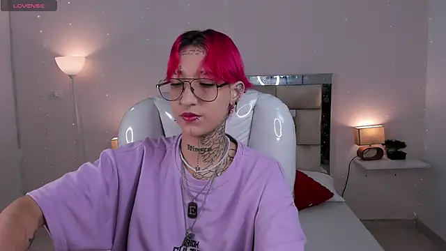 ravengreen  online show from 02-04-25, 08:17