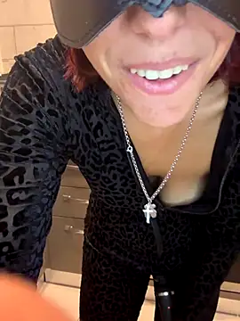 Snapshot of Porcella96 chatting on 10-17-25, 07:00 Porcella96 online show from 10-17-25, 07:00