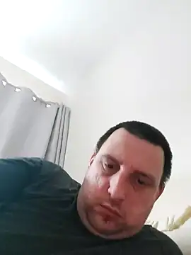 Snapshot of HE-M123 chatting on 12-10-24, 10:28 HE-M123 online show from 12-10-24, 10:28