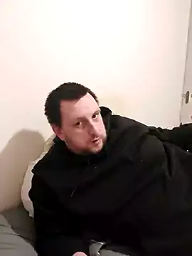 Snapshot of HE-M123 chatting on 01-01-25, 10:24 HE-M123 online show from 01-01-25, 10:24