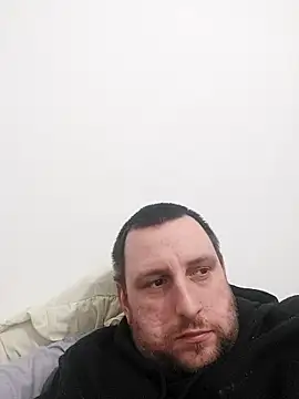 Snapshot of HE-M123 chatting on 10-18-25, 07:47 HE-M123 online show from 10-18-25, 07:47