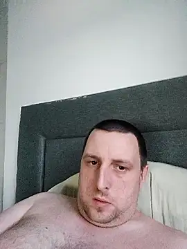 Snapshot of HE-M123 chatting on 12-16-25, 04:12 HE-M123 online show from 12-16-25, 04:12