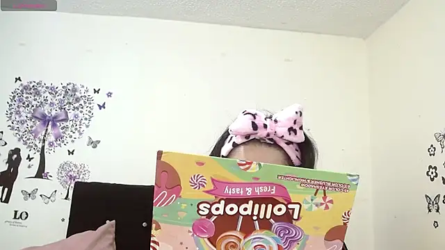 Snapshot of jeff_and_jade chatting on 09-13-25, 01:00 jeff and jade online show from 09-13-25, 01:00