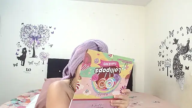 Snapshot of jeff_and_jade chatting on 09-18-25, 12:18 jeff and jade online show from 09-18-25, 12:18