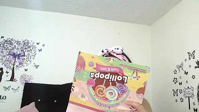 Snapshot of jeff_and_jade chatting on 09-25-25, 11:36 jeff and jade online show from 09-25-25, 11:36