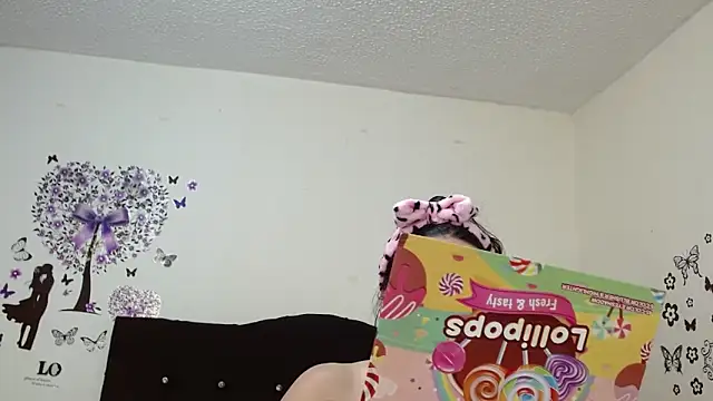 Snapshot of jeff_and_jade chatting on 10-06-25, 11:07 jeff and jade online show from 10-06-25, 11:07