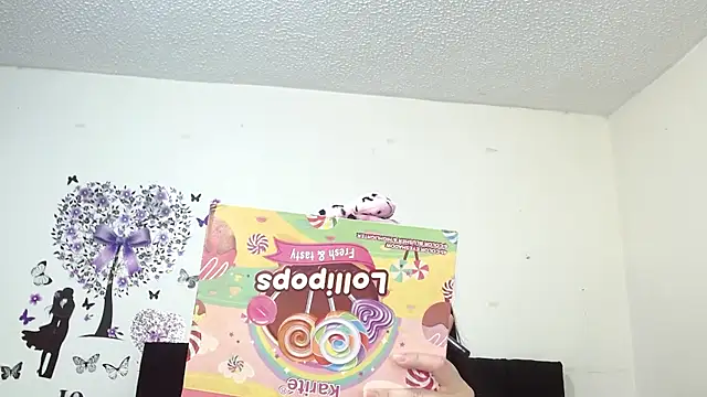 Snapshot of jeff_and_jade chatting on 10-18-25, 11:44 jeff and jade online show from 10-18-25, 11:44