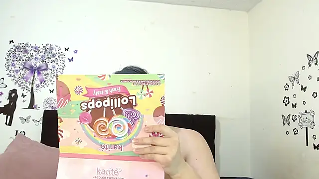 Snapshot of jeff_and_jade chatting on 10-21-25, 11:22 jeff and jade online show from 10-21-25, 11:22