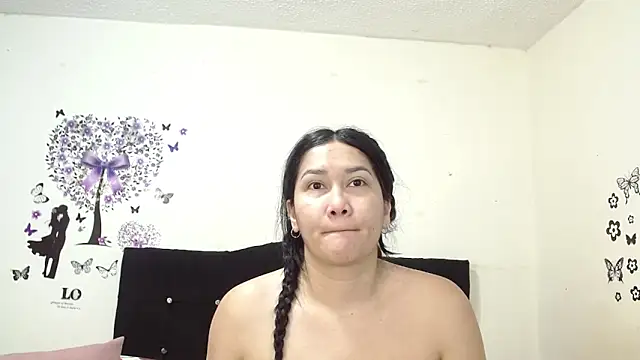 Snapshot of jeff_and_jade chatting on 10-26-25, 10:54 jeff and jade online show from 10-26-25, 10:54