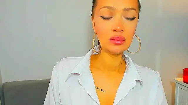 OliviaFantasy online show from 04-26-26, 06:11