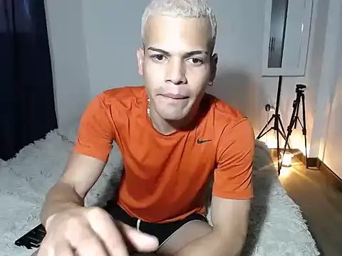 SWEET MIGUEL online show from 10-28-25, 09:28