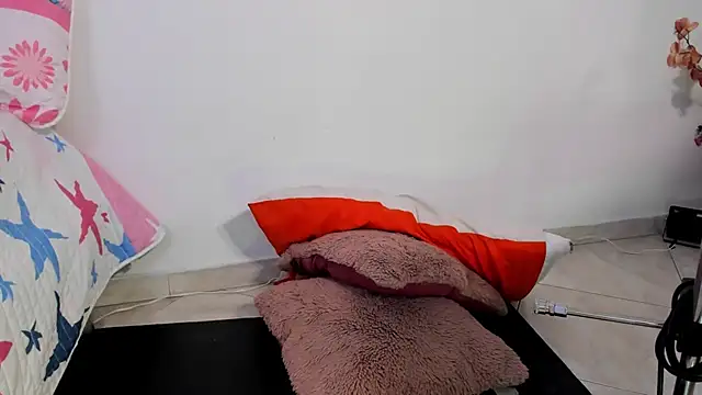 Maia W10 online show from 02-06-25, 06:46