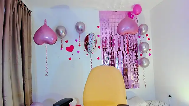 Maia W10 online show from 02-13-25, 12:32