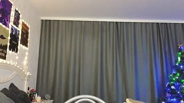 Snapshot of E_v_E_ chatting on 12-26-24, 09:58 E v E  online show from 12-26-24, 09:58