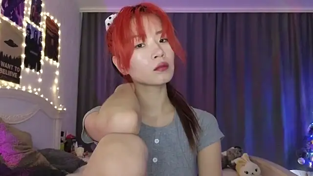 Snapshot of E_v_E_ chatting on 12-27-24, 04:04 E v E  online show from 12-27-24, 04:04