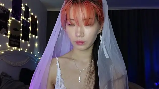 Snapshot of E_v_E_ chatting on 01-13-25, 06:05 E v E  online show from 01-13-25, 06:05