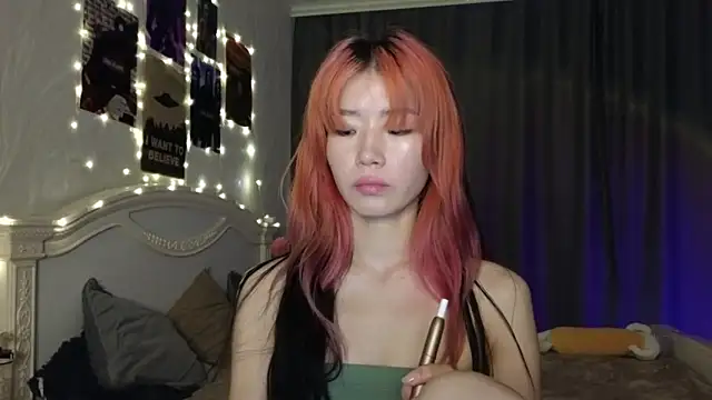 Snapshot of E_v_E_ chatting on 01-30-25, 09:04 E v E  online show from 01-30-25, 09:04