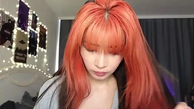 Snapshot of E_v_E_ chatting on 02-18-25, 09:21 E v E  online show from 02-18-25, 09:21