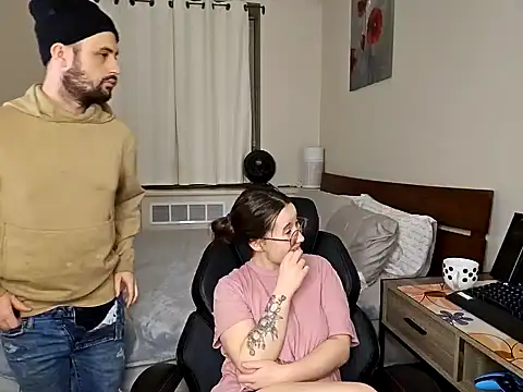 Snapshot of Kinkycouple1789 chatting on 01-22-25, 01:31 Kinkycouple1789 online show from 01-22-25, 01:31