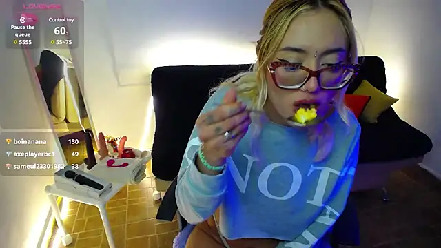 Snapshot of 911Calling chatting on 12-10-24, 02:38 911Calling online show from 12-10-24, 02:38