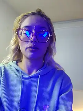 Snapshot of 911Calling chatting on 12-18-24, 10:24 911Calling online show from 12-18-24, 10:24