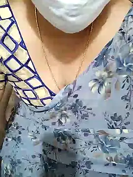 Snapshot of aliseanu chatting on 01-08-25, 11:32 aliseanu online show from 01-08-25, 11:32