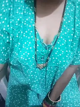 Snapshot of aliseanu chatting on 09-29-25, 06:07 aliseanu online show from 09-29-25, 06:07