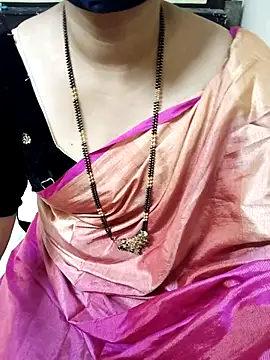 Snapshot of aliseanu chatting on 10-31-25, 05:25 aliseanu online show from 10-31-25, 05:25