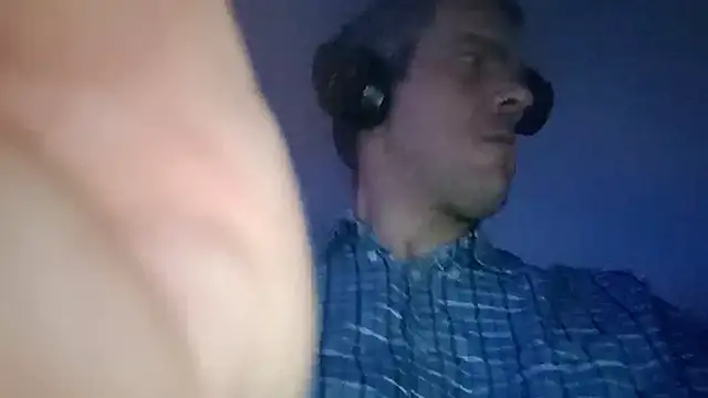 Snapshot of sexsuchti80 chatting on 10-31-25, 03:07 sexsuchti80 online show from 10-31-25, 03:07