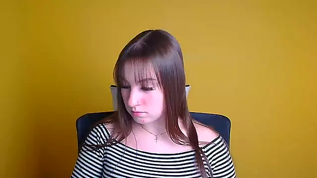 Snapshot of Evelina_GG chatting on 01-04-25, 04:11 Evelina GG online show from 01-04-25, 04:11