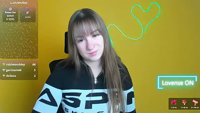 Snapshot of Evelina_GG chatting on 10-19-25, 05:52 Evelina GG online show from 10-19-25, 05:52