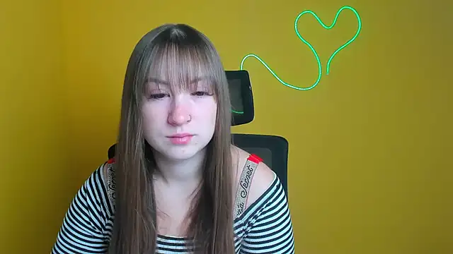 Snapshot of Evelina_GG chatting on 10-20-25, 05:41 Evelina GG online show from 10-20-25, 05:41