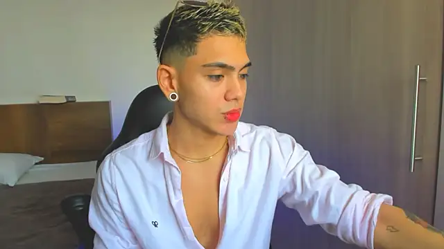 Stevenn 77 online show from 12-17-24, 04:43