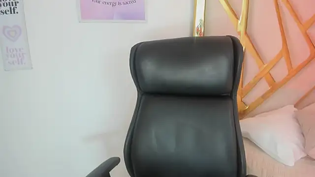 LanaJones  online show from 06-04-26, 01:28