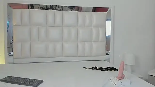 Snapshot of Alhana_pulido chatting on 02-08-25, 11:13 Alhana pulido online show from 02-08-25, 11:13